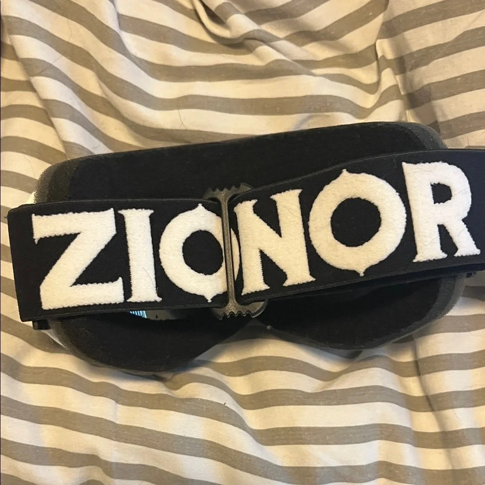 White Zionor Winter Goggles with Mirrored Lens
